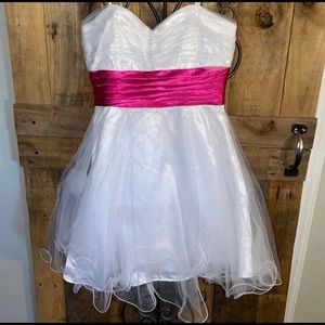 STRAPLESS WHITE DRESS